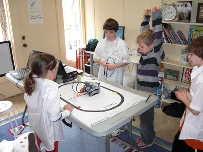 Children working together in the Discovery Studio